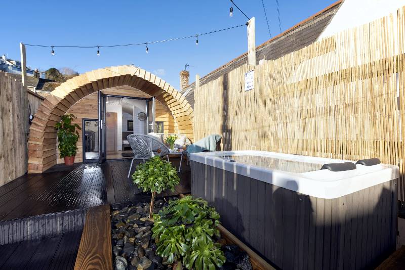 Click here for more about Harbour Hideaway