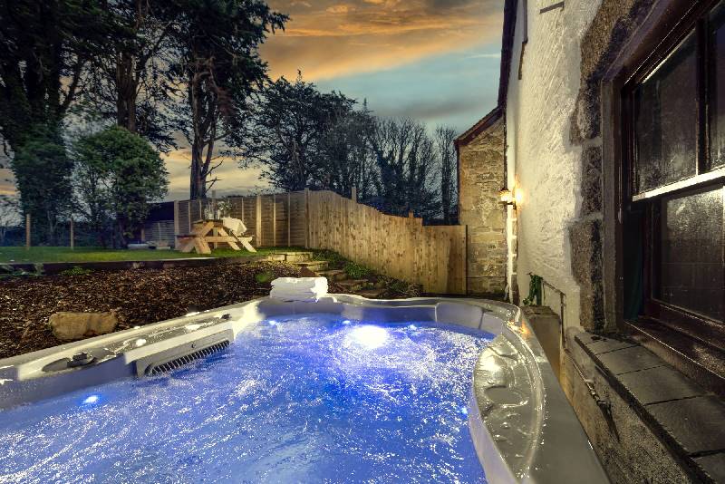 Click here for more about Aval Dor Barn, Croft Hooper