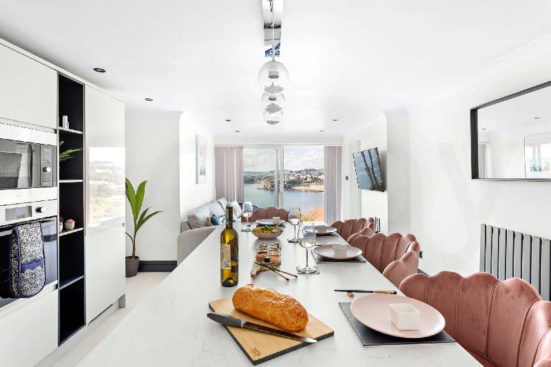 Click here for more about 7 Bayview, Vernon Court