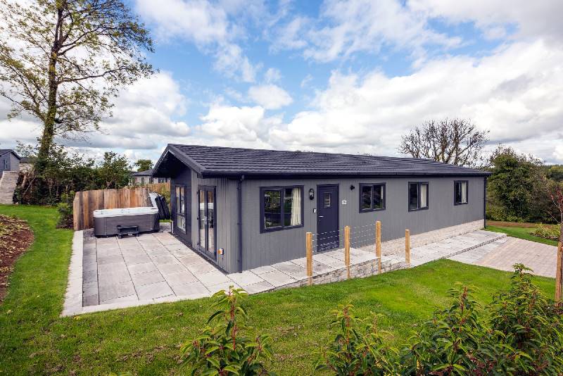 Click here for more about Iris Lodge, 18 Roadford Lake Lodges