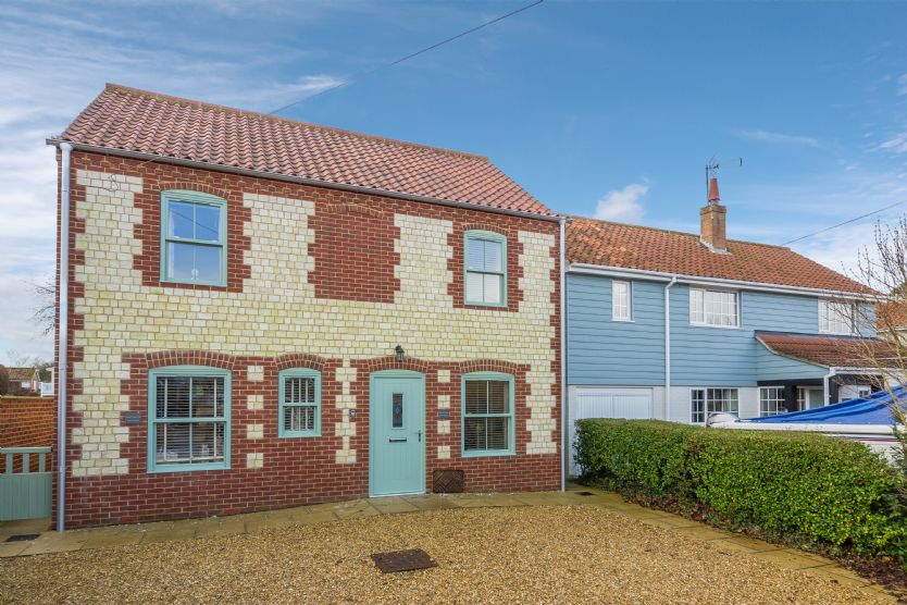 Click here for more about Blossom Cottage