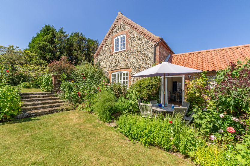 Click here for more about Tethys Cottage, 16 Abbey Mews