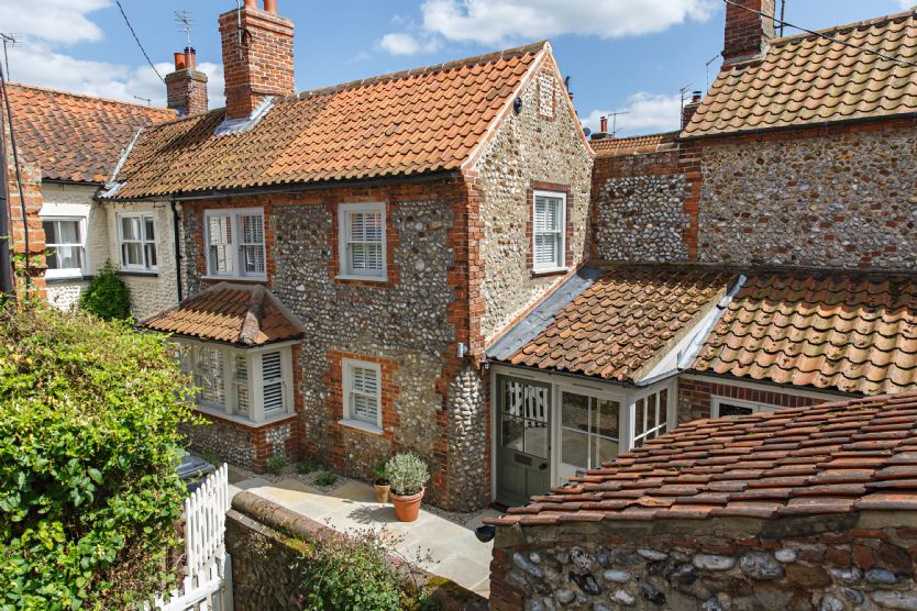 Click here for more about Sea Holly House