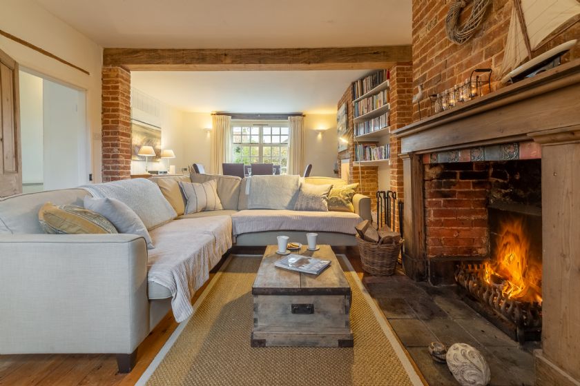 Click here for more about Weavers Cottage
