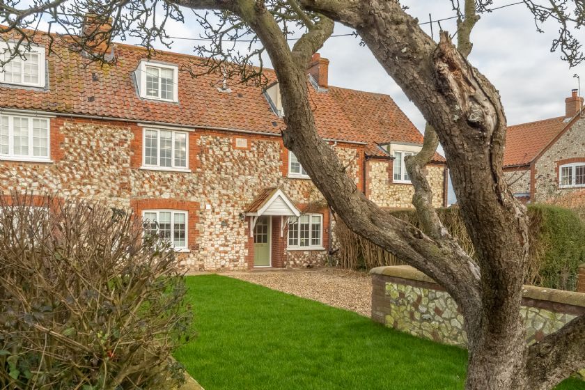 Click here for more about Twitchers Cottage