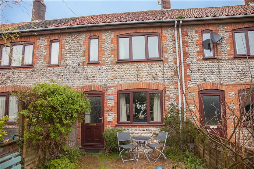 Click here for more about Daisy Cottage (Northrepps)
