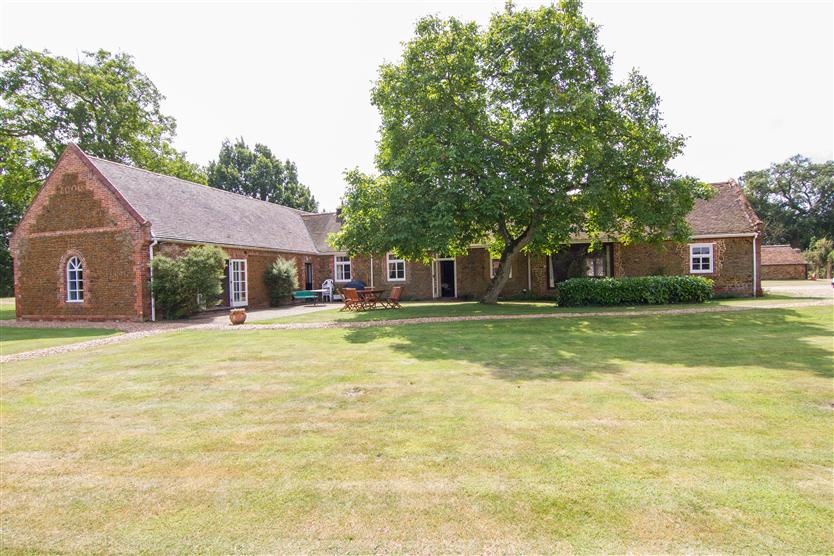 Click here for more about Grooms Cottage (C)