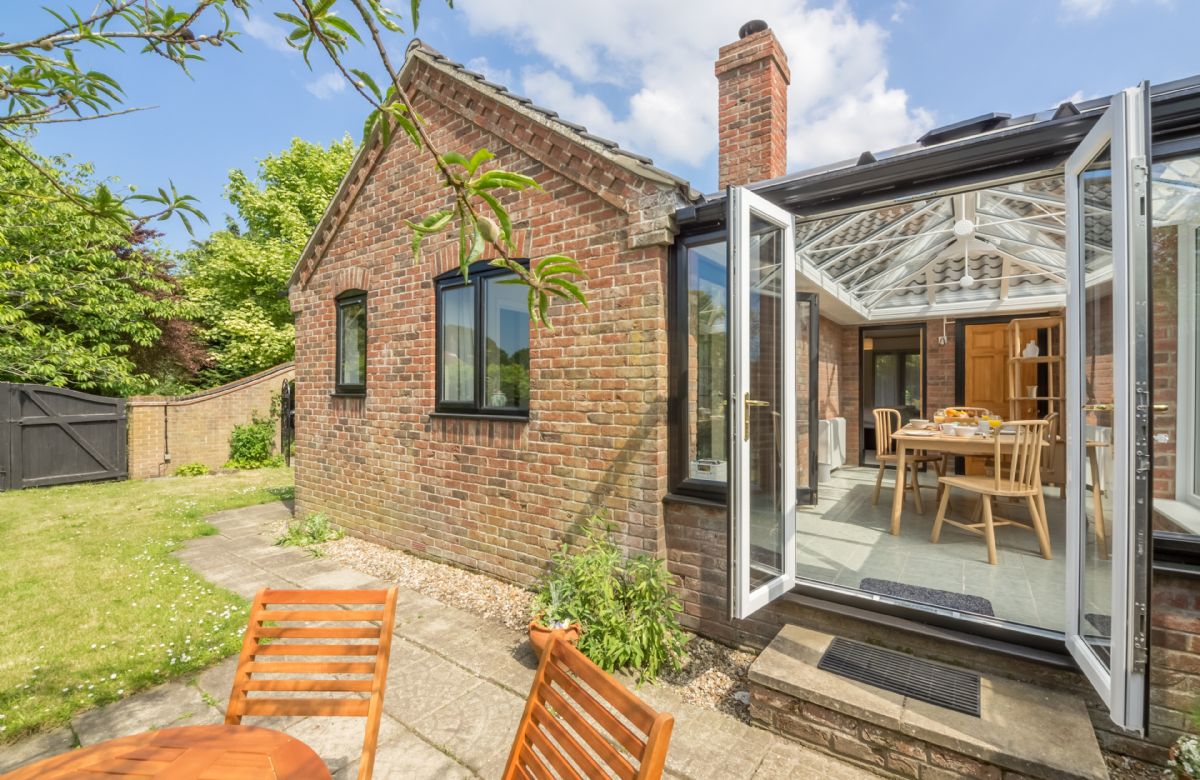 Click here for more about Bluebell Cottage