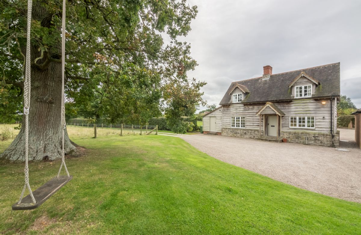 Click here for more about Bearwood Cottage