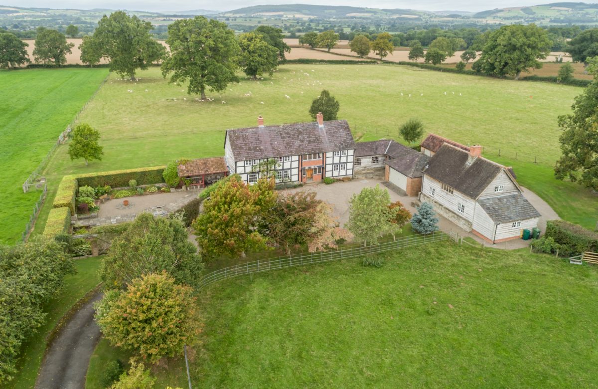 Click here for more about Bearwood House and Cottage