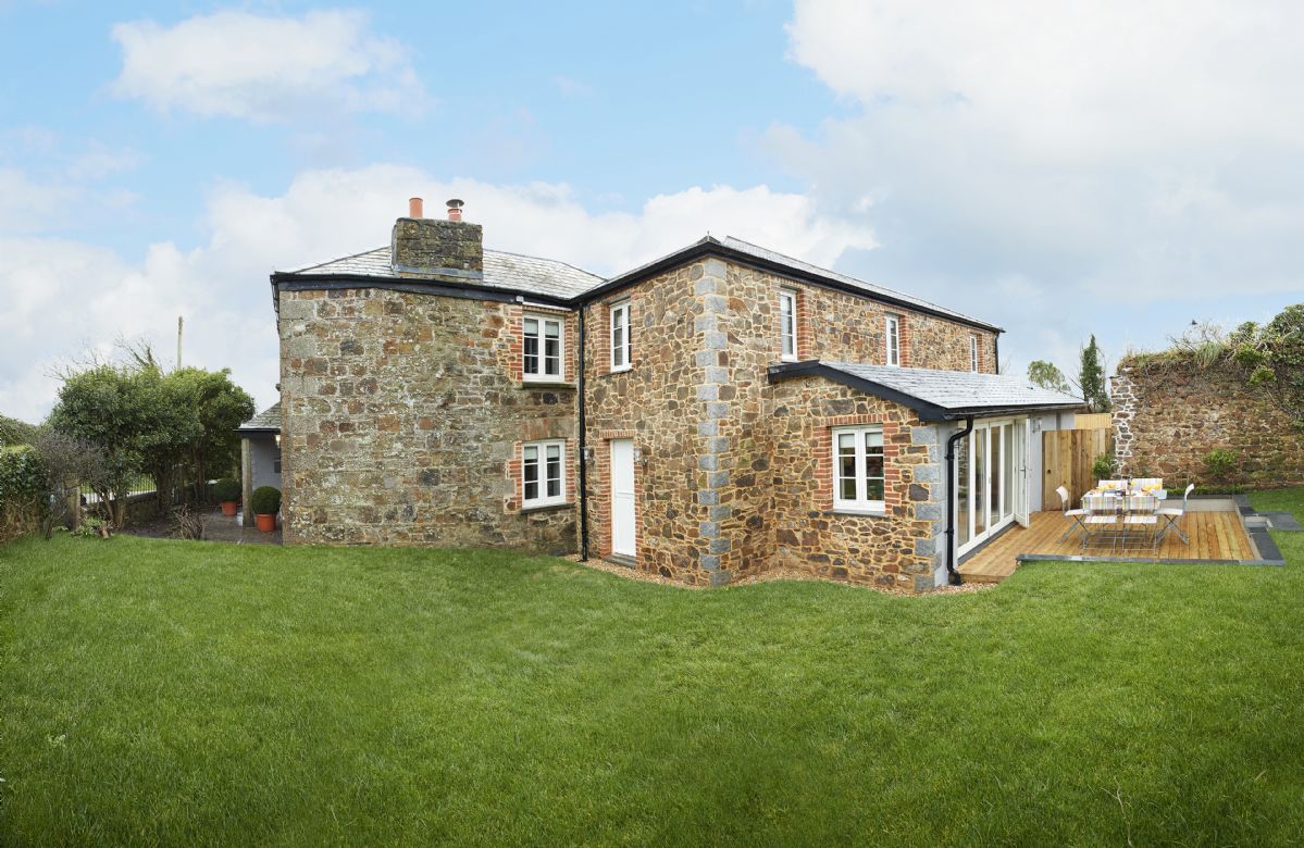 Click here for more about 2 Kitts Hill