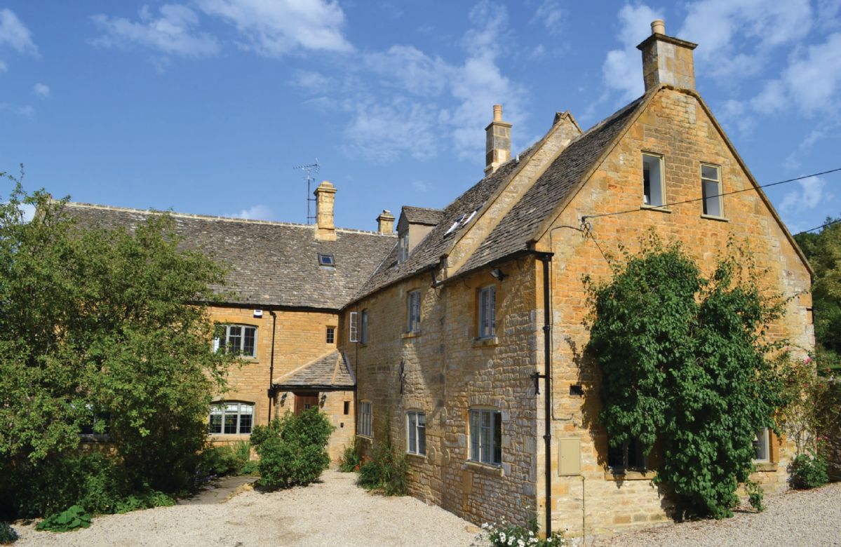 Click here for more about Oat Hill Farmhouse