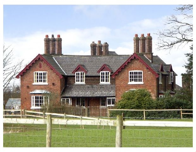 Welsh holiday cottages - Dairy Apartment 2