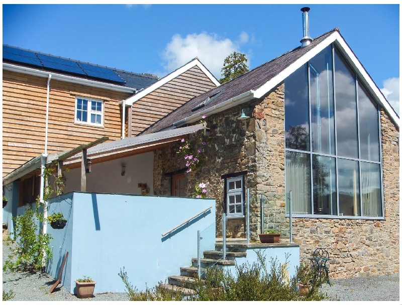 Welsh holiday cottages - The Barn at Glanoer