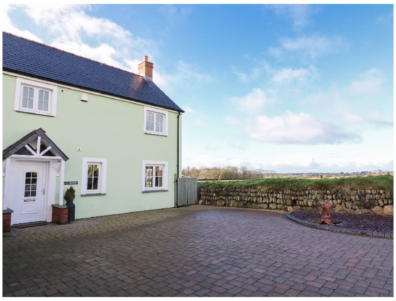 Click here for more about Maes Y Gwaelod