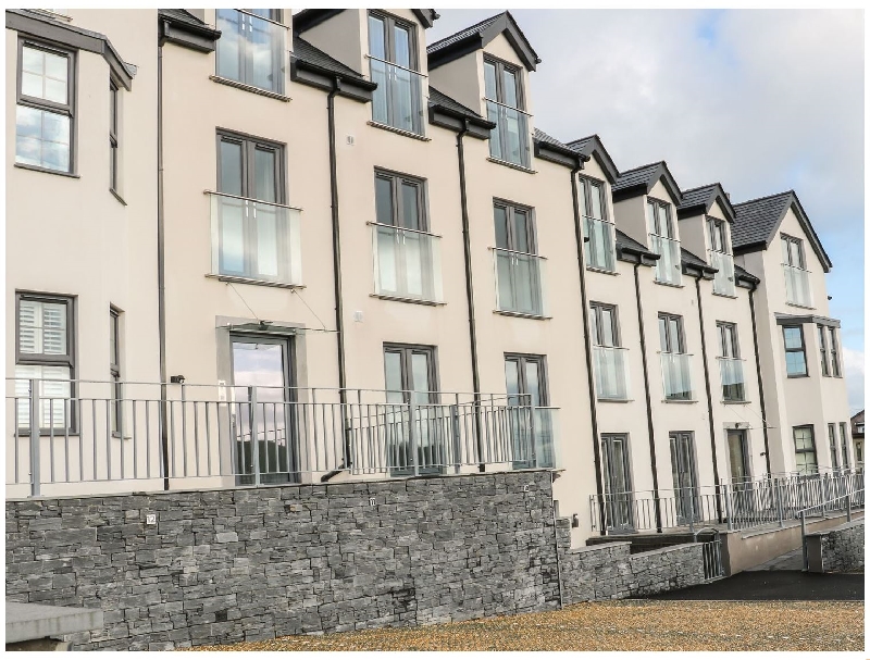 Click here for more about Apartment 2 - Trem Y Bae