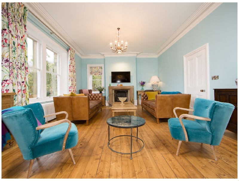 Click here for more about Queen Ann's Close