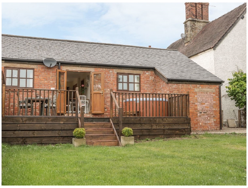 Click here for more about Old Hall Barn 1