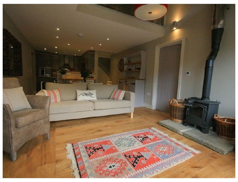 Click here for more about Chestnut Barn