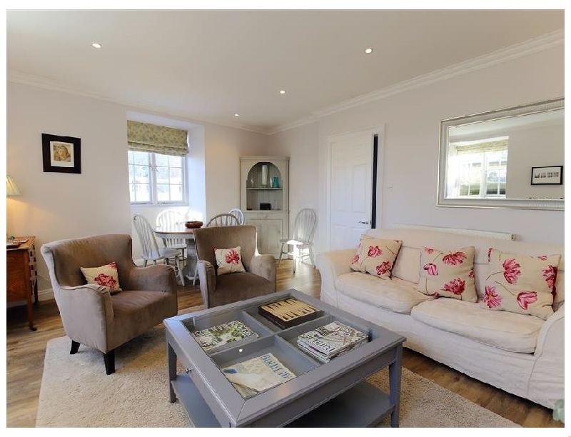 Click here for more about Circus House Apartment
