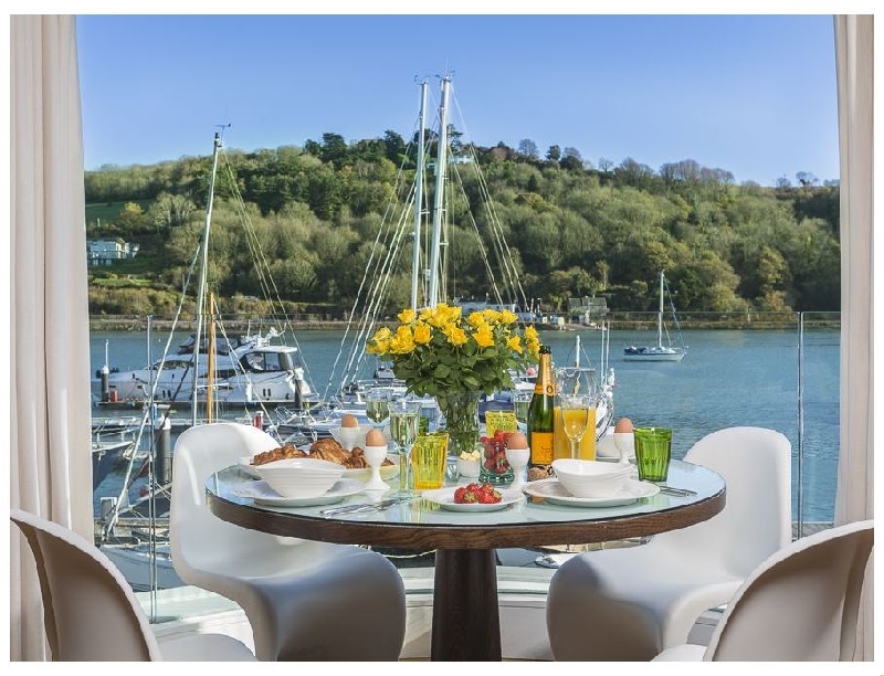 Click here for more about 32 Dart Marina