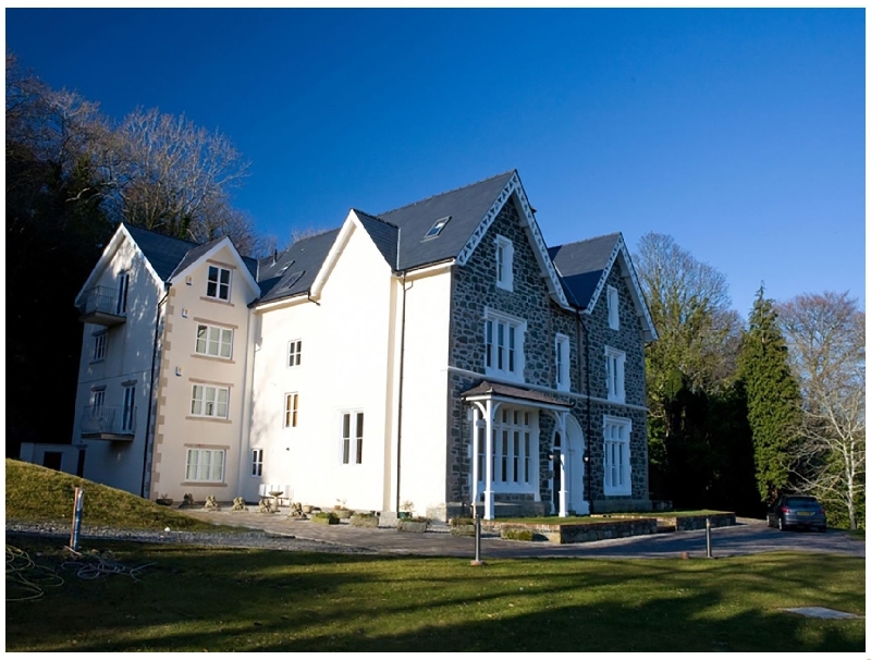 Welsh holiday cottages - Penthouse Cadnant Moorings