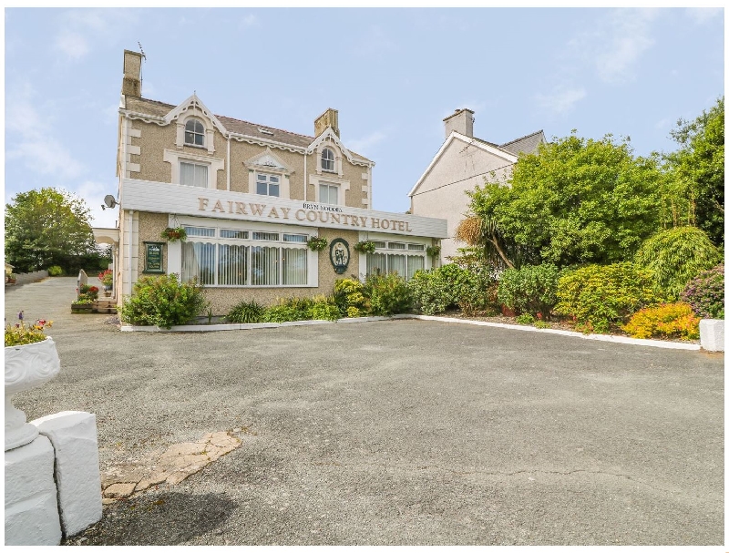 Welsh holiday cottages - Fairway Country Hotel