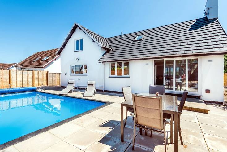 Click here for more about 1 Crestfields