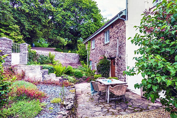 Click here for more about Jasmine Cottage, Chipton Barton