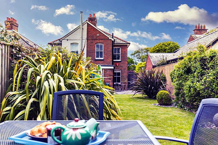 Click here for more about Pebble Cottage