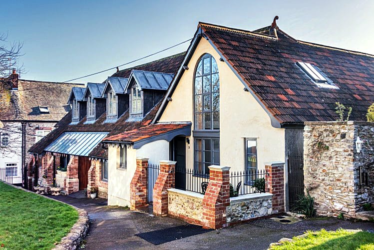 Click here for more about 3 Glebe Hall