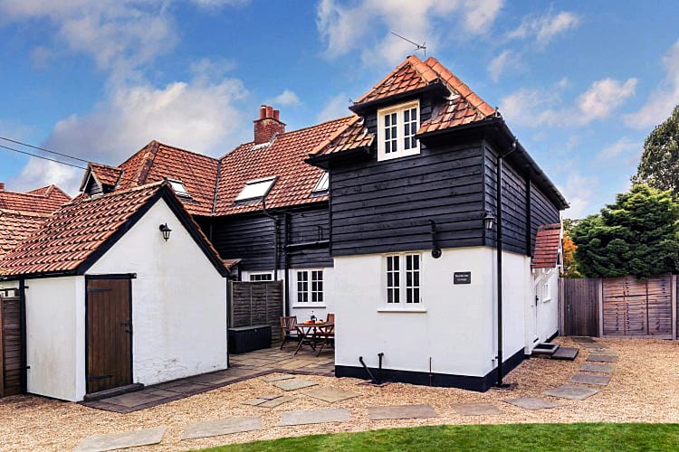 Click here for more about Bumble Bee Cottage