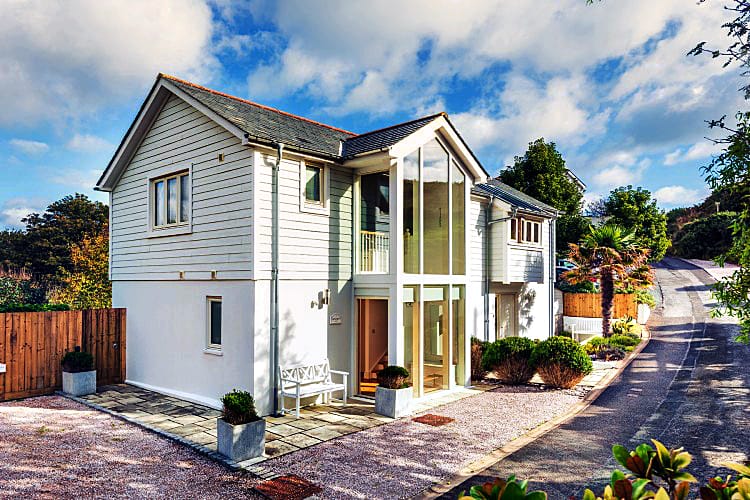 Click here for more about 1 Edith Mews